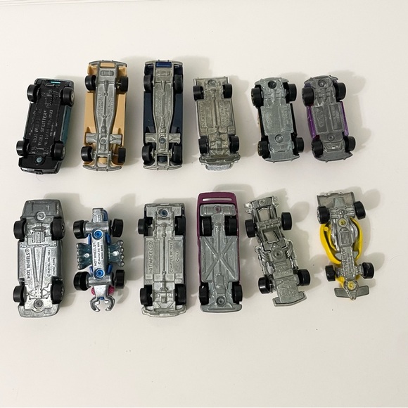 Lot of 12 Vintage Hot Wheels Diecast Cars - Picture 13 of 16